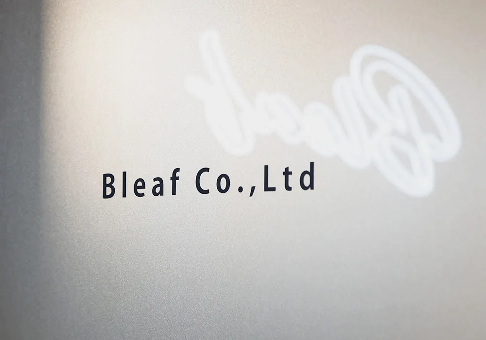 Bleafのオフィスサイン